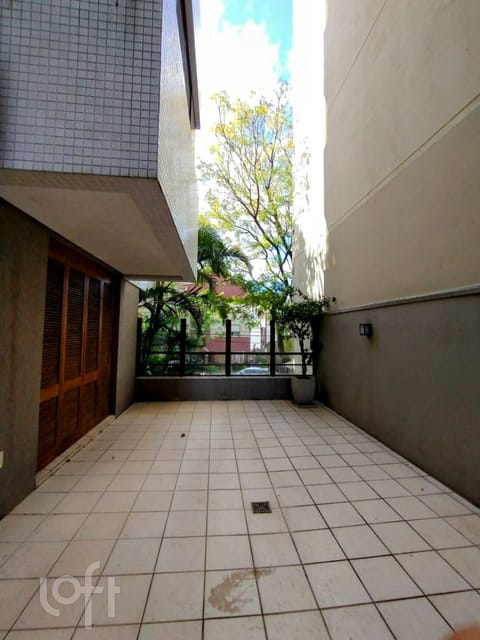 Image 20 - 294552